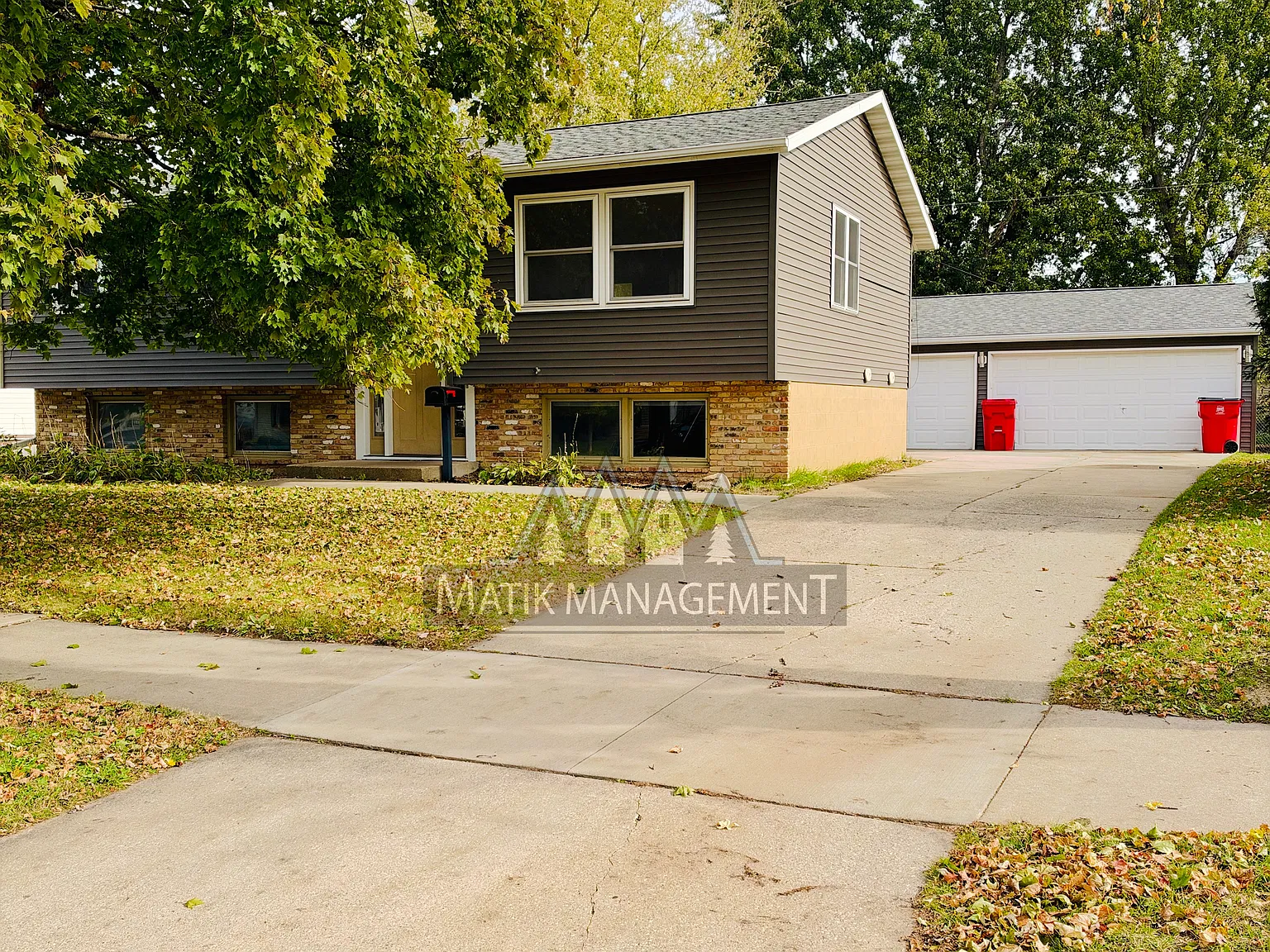 4 bed, $2,400 — Photo 2