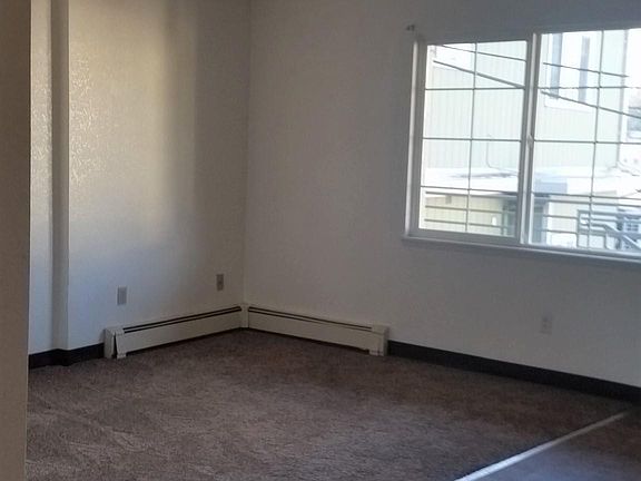 5th image of 212 N 1st St APT 12