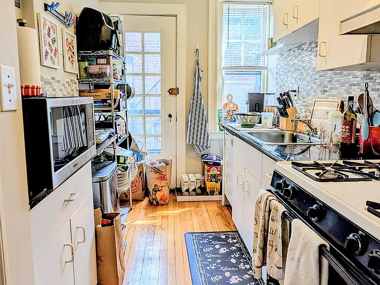176 Winthrop Rd #8 — Photo 2
