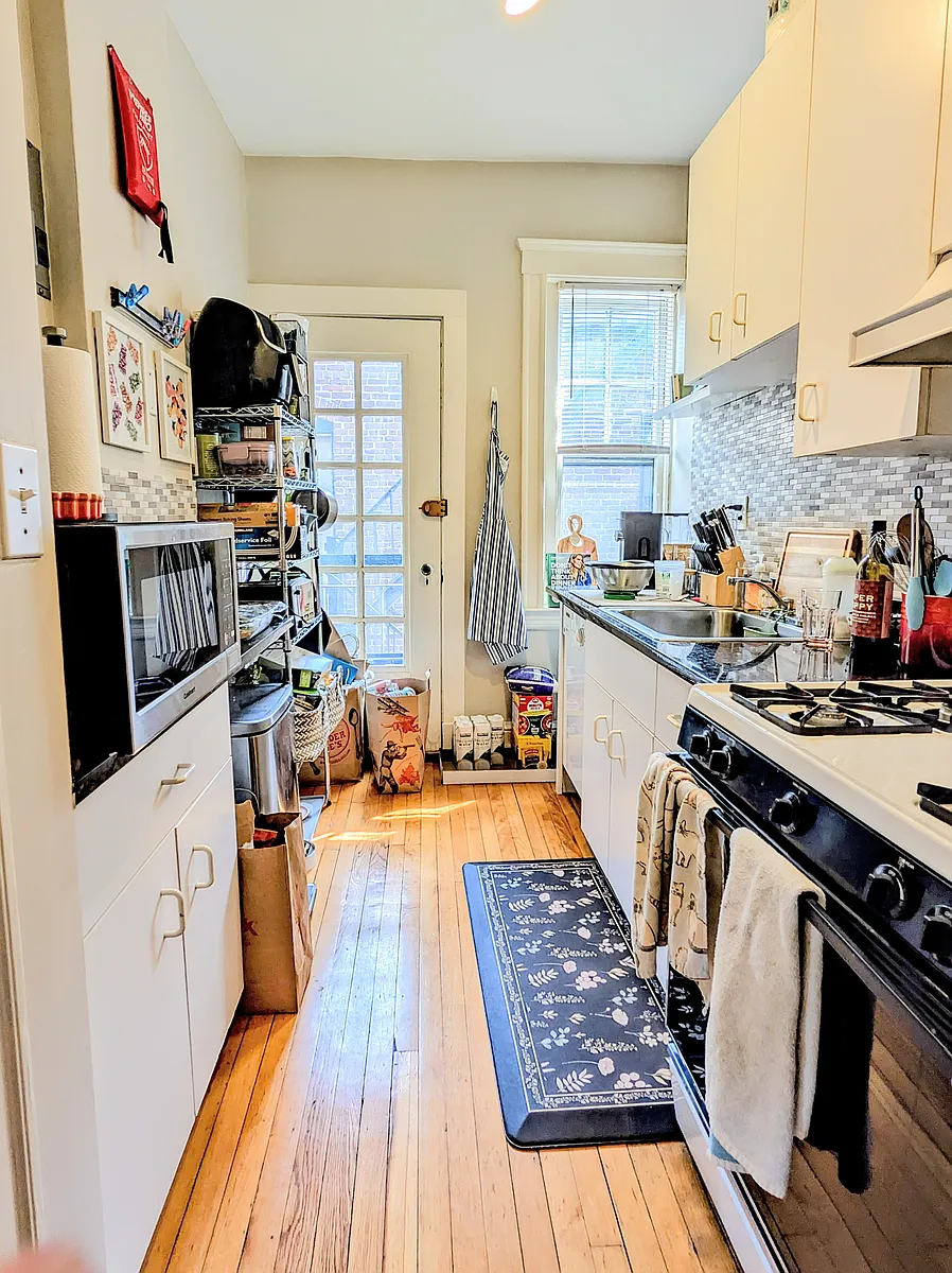 Building Photo - 176 Winthrop Rd #8