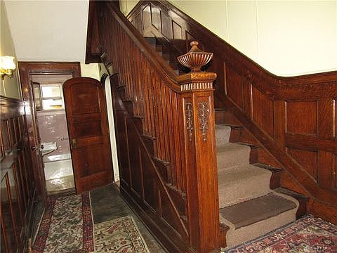 3rd image of 915 W Grand Ave