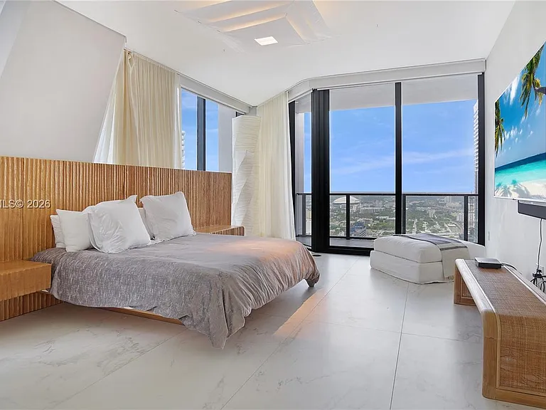 1000 Biscayne Blvd #4401 — Photo 16