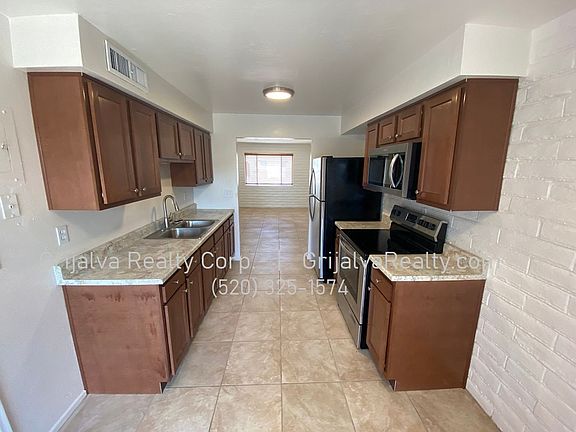 5th image of 2614 N Winstel Blvd #2616