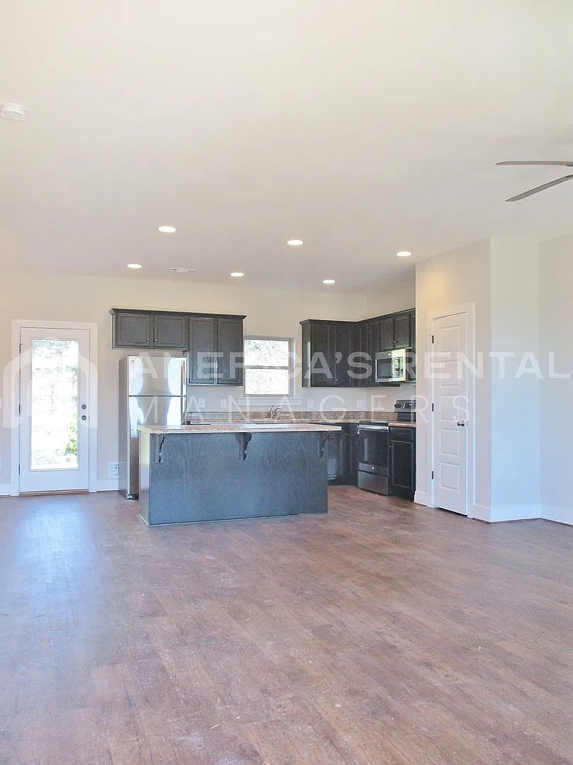 Town Home for Rent in Calera! Available to View with 48 Hour Notice — Photo 4