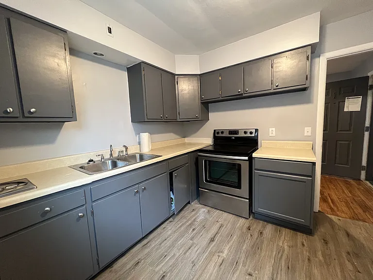 27 Tompkins St #5 — Photo 4