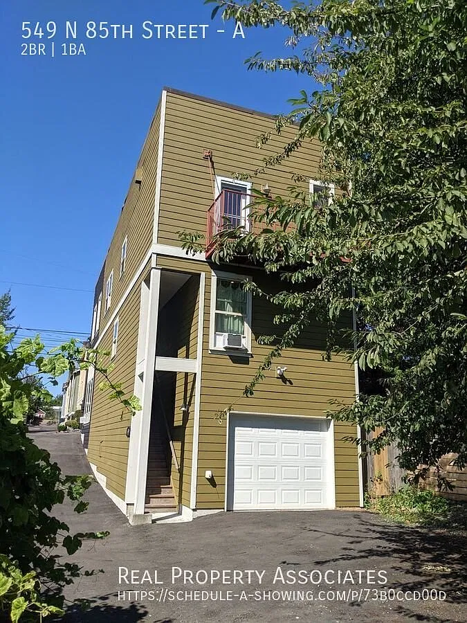 Large 2 Bedroom 1 Bth apartment in standalone building! Rare opportunity! — Photo 1