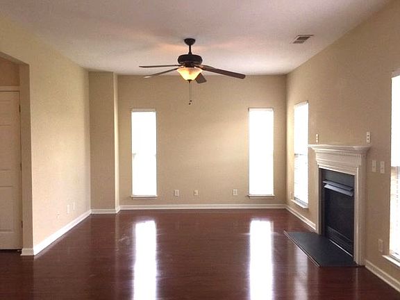 5th image of 690 Triple Crown Ct