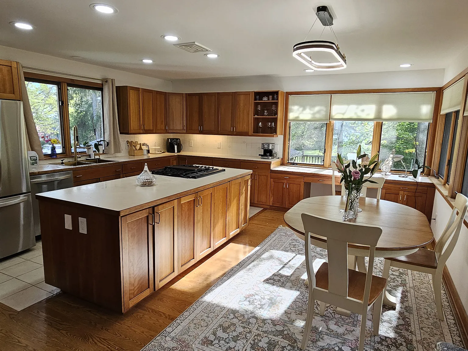 1412 Hanshaw Rd — Photo 2