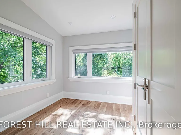 36 Howland Ave — Photo 14