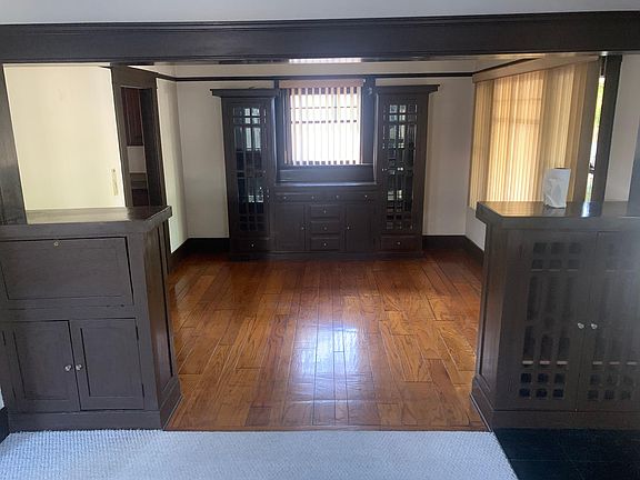 2nd image of 4824 39th St
