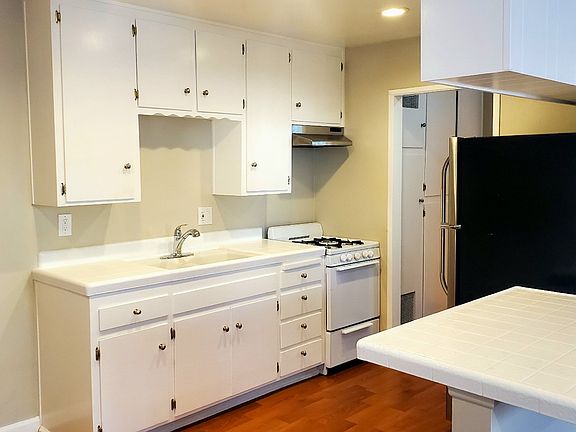 4th image of 200 C Ave APT B