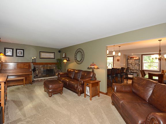 3rd image of 614 Crestwood Dr