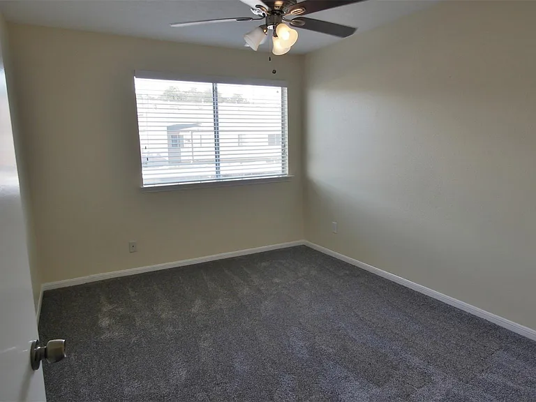 15312 Gorham Dr — Photo 17