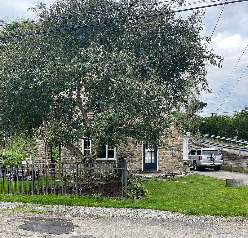 1439 Cliffview Rd photo 1