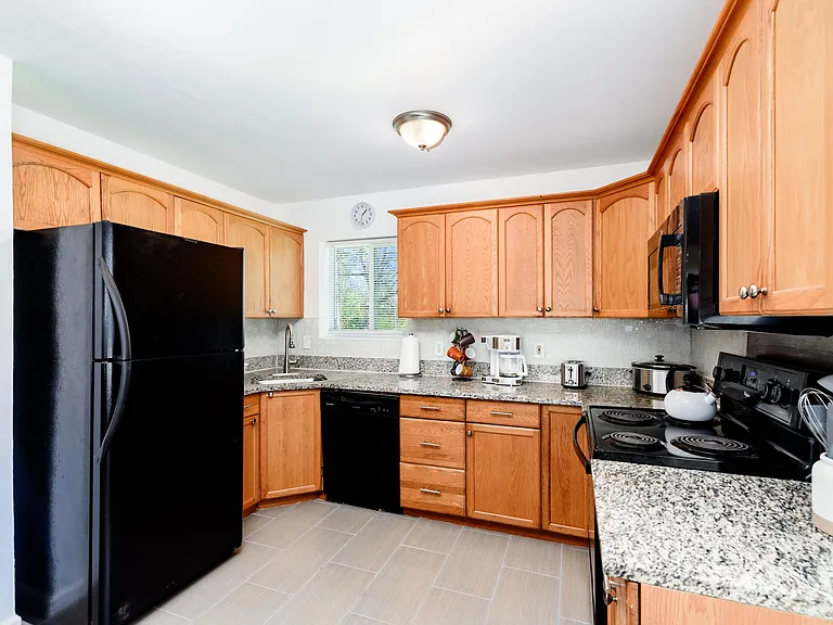 720 Jamaica Pl — Photo 11