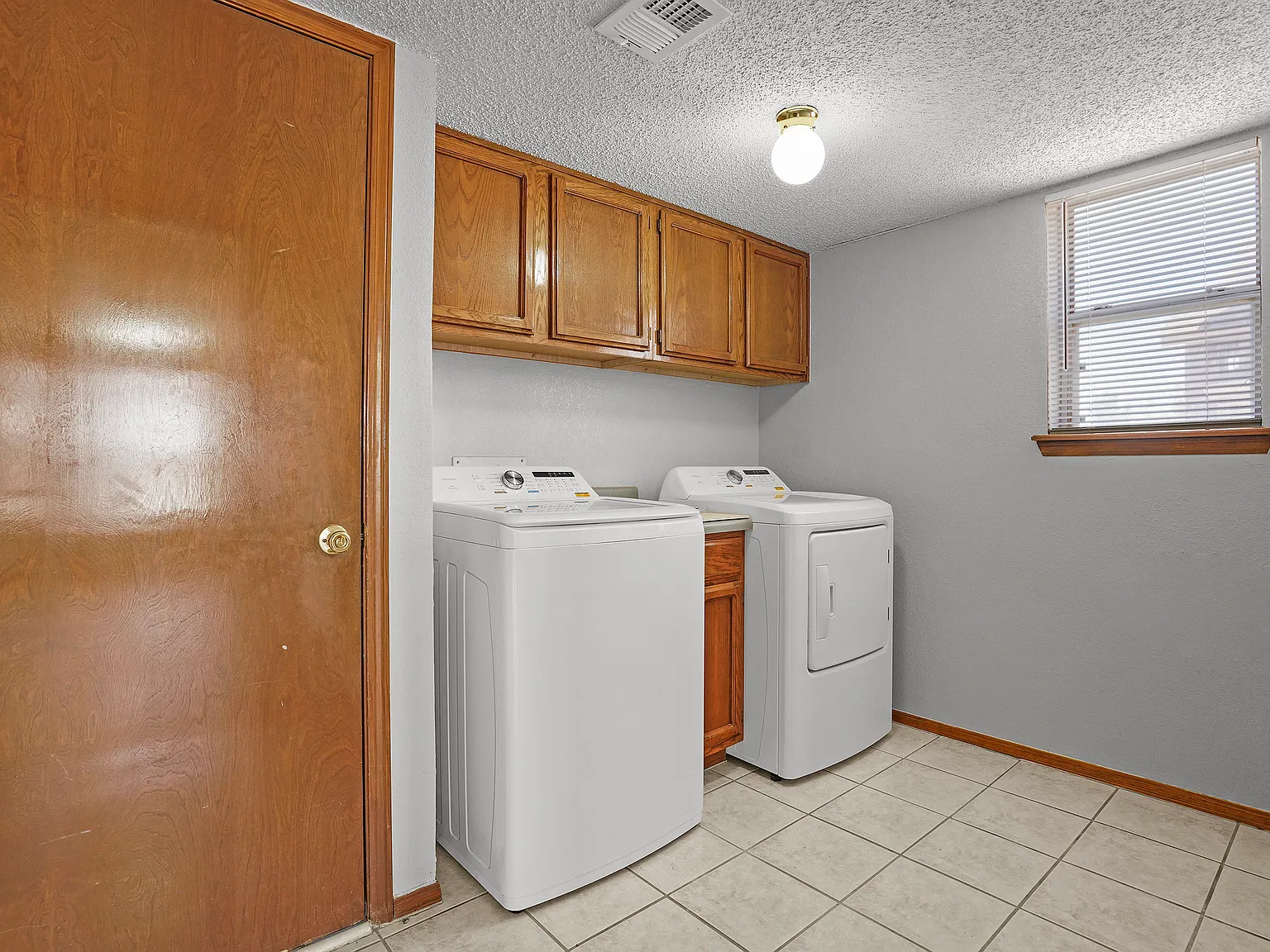 3 bed, 1945 sqft, $1,750 — Photo 4