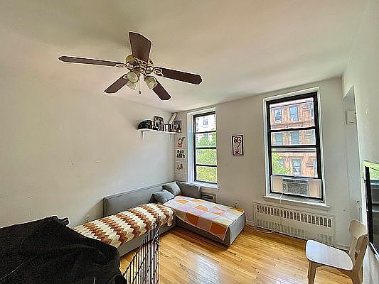 3rd image of 70 W 71st St APT 4C