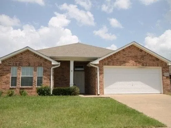 1115 E Park Dr, Lindale, TX 75771