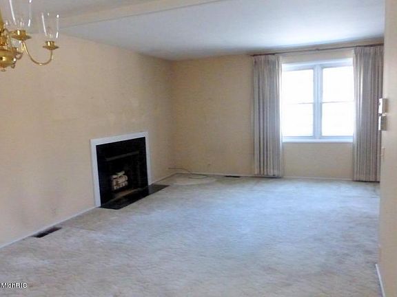 4th image of 305 Shillelagh Ln