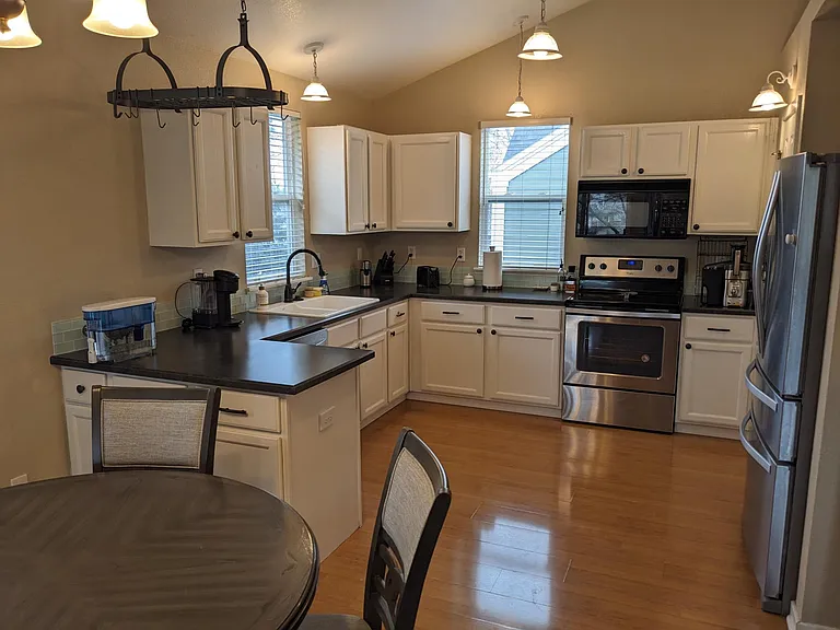 102 Rowena Pl — Photo 7