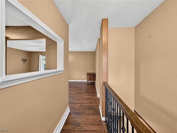 4th image of 130 W Main St