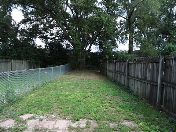 3rd image of 8132 Stonebrook Dr