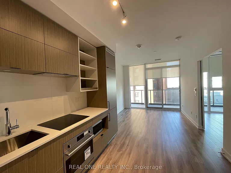 20 Edward St #512 — Photo 4