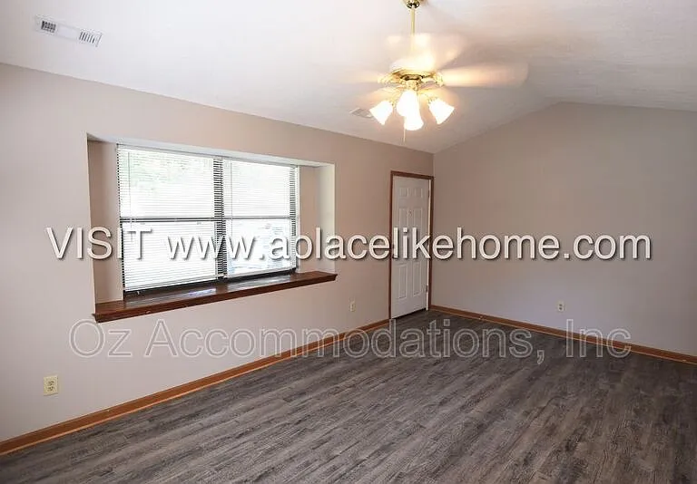 119 SE Greystone Dr — Photo 6