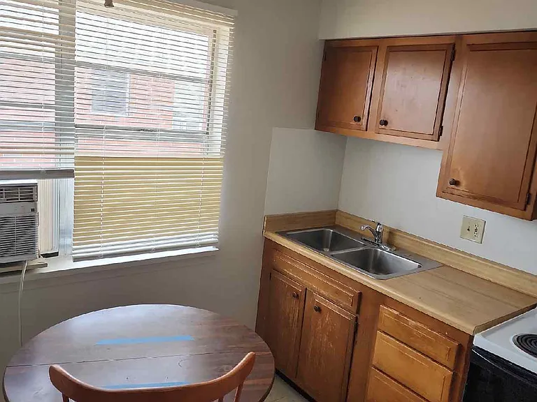 902 Sinclair St #3 — Photo 10