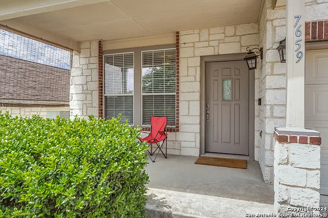 3 bed, 2.5 bath, 2288 sqft, $2,400 — Photo 2