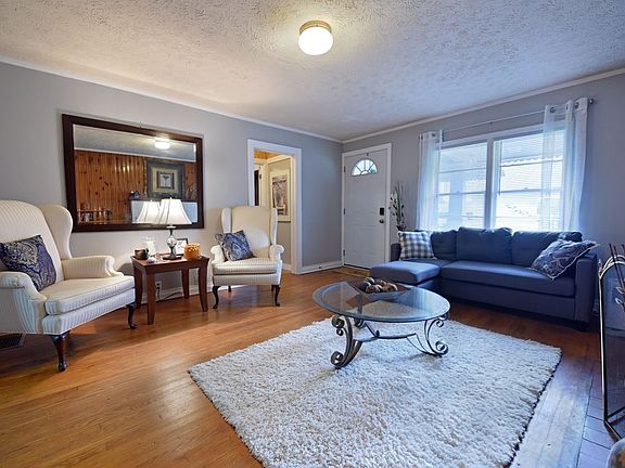 3rd image of 742 Hillcrest Dr