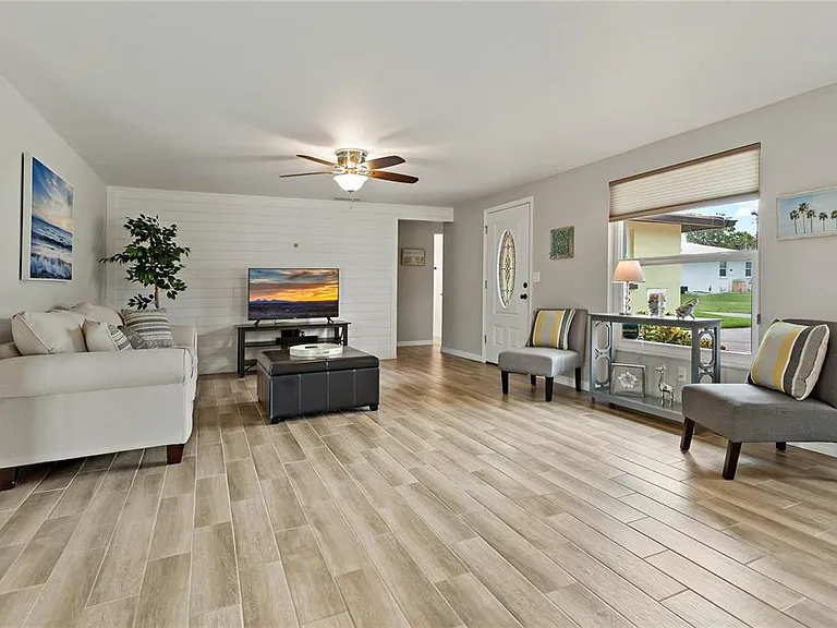 1675 Blakemore Ln — Photo 9