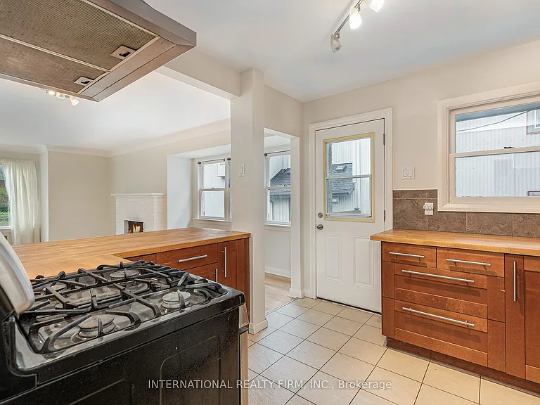 323 Lanark Ave N — Photo 13