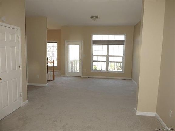 3rd image of 115 Woodsong Ln
