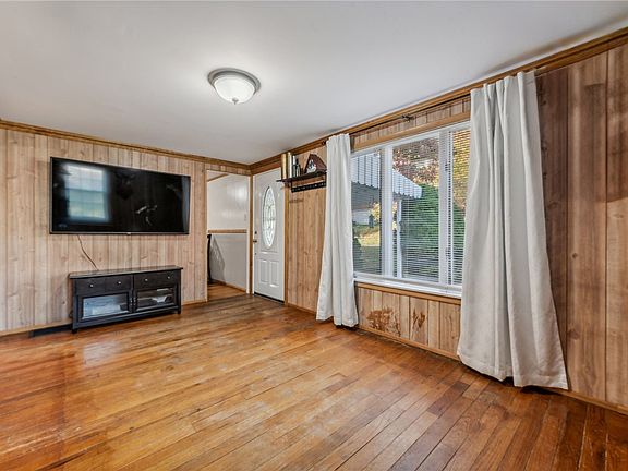 4th image of 317 Lentz St