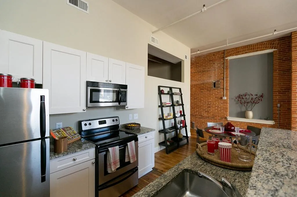THE GREENEHOUSE — Photo 2
