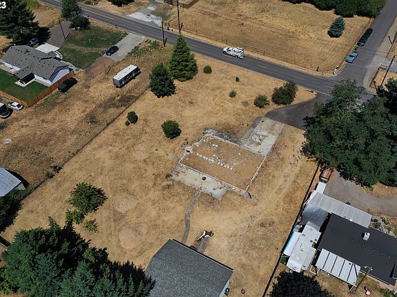 2nd image of 15513 NE 99th St