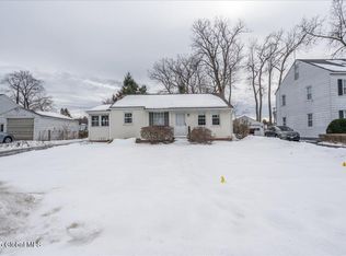 19 Shirley Dr, Schenectady, NY 12304