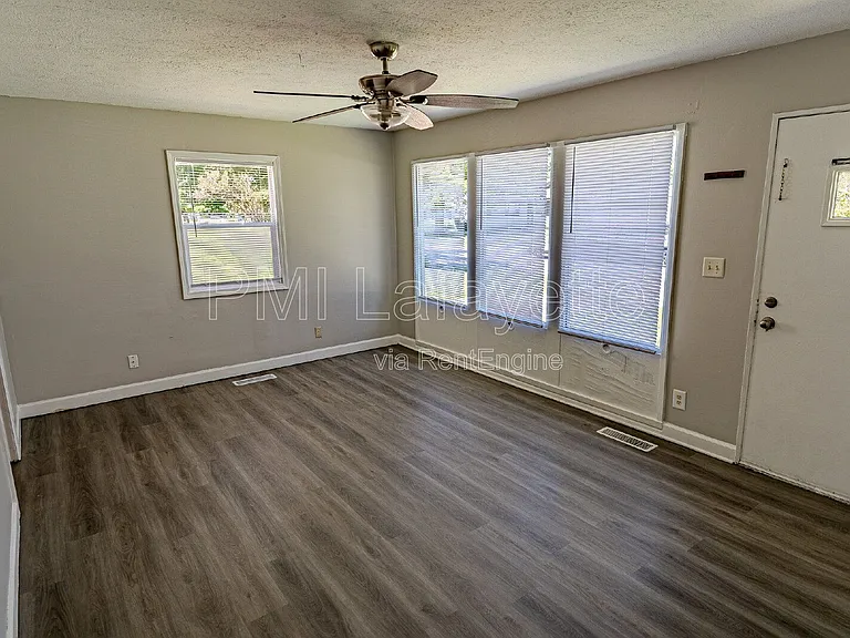 3302 Longlois Dr — Photo 2