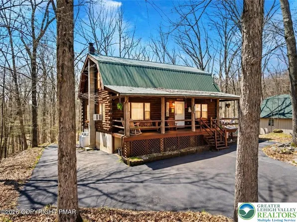 114 Bourne Ct, Bushkill, PA 18324