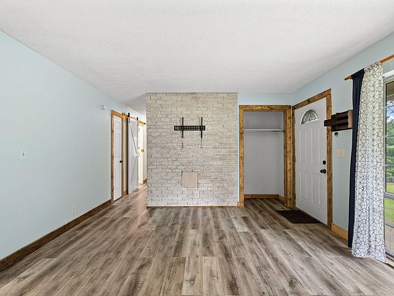 4th image of 2214 Glengerrie Dr