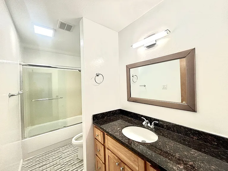 986 Warren St — Photo 10