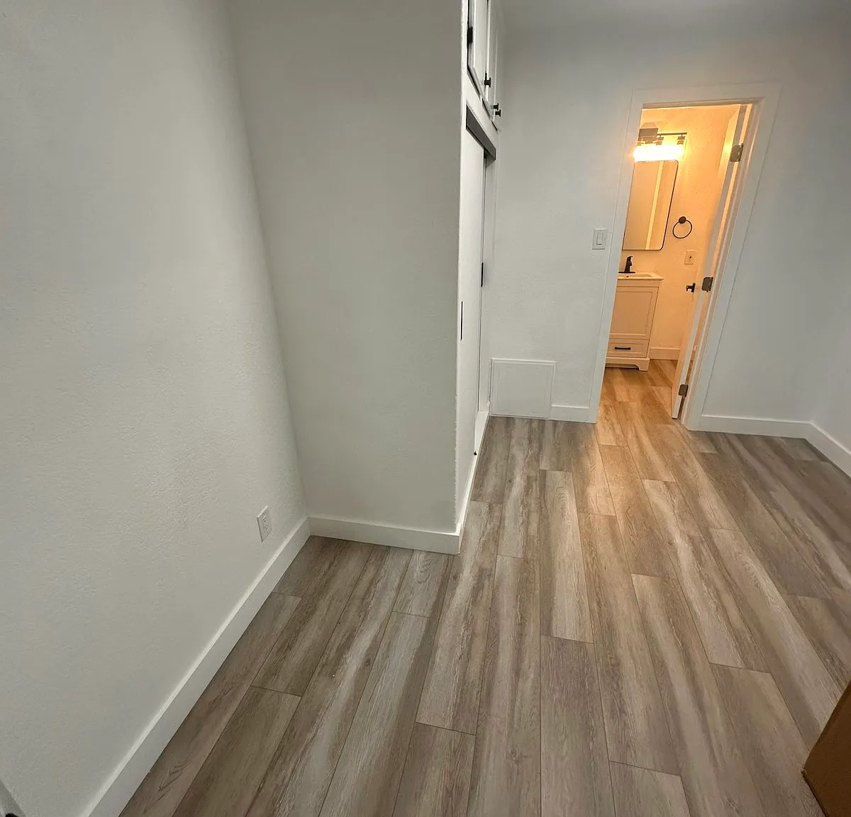 934 1/2 Simmons Avenue, Unit 936 — Photo 3