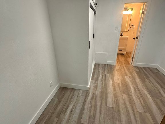 3rd image of 934 1/2 Simmons Ave #936