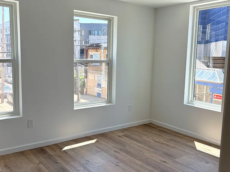 2401 Kensington Ave #1 — Photo 7