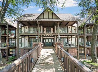 1430 Heritage Lndg APT 101, Saint Charles, MO 63303