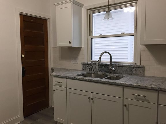 4th image of 401 Furman St