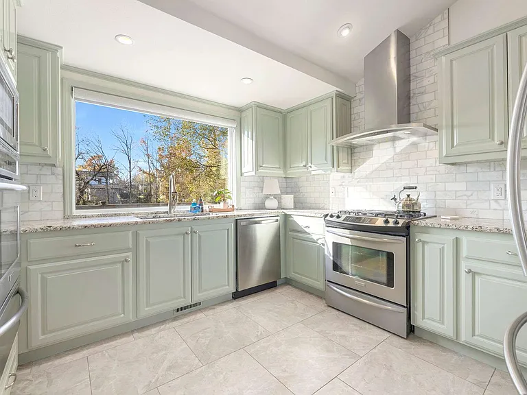 NW D St — Photo 16