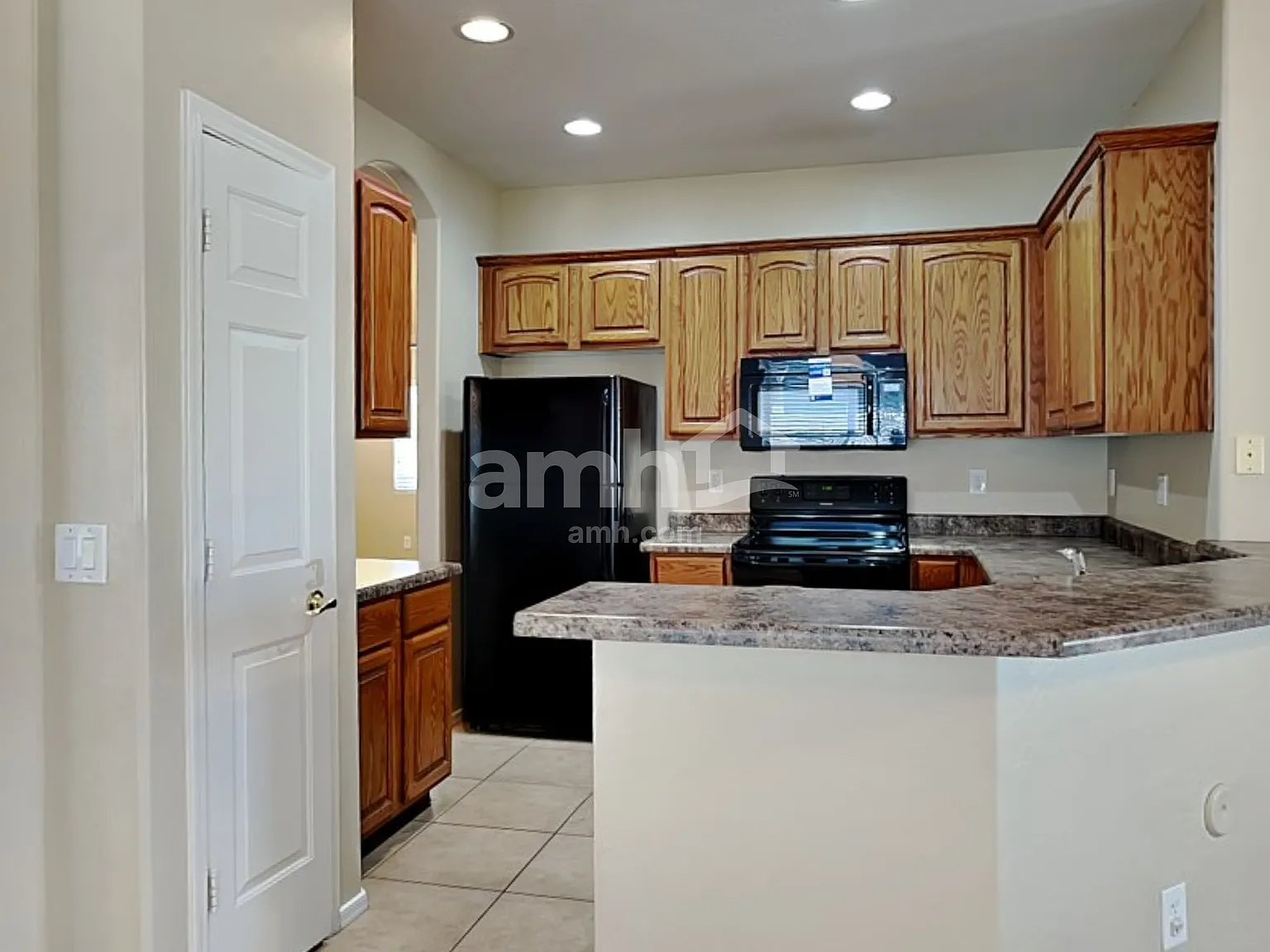 4 bed, 2.0 bath, 1669 sqft, $2,095 — Photo 4
