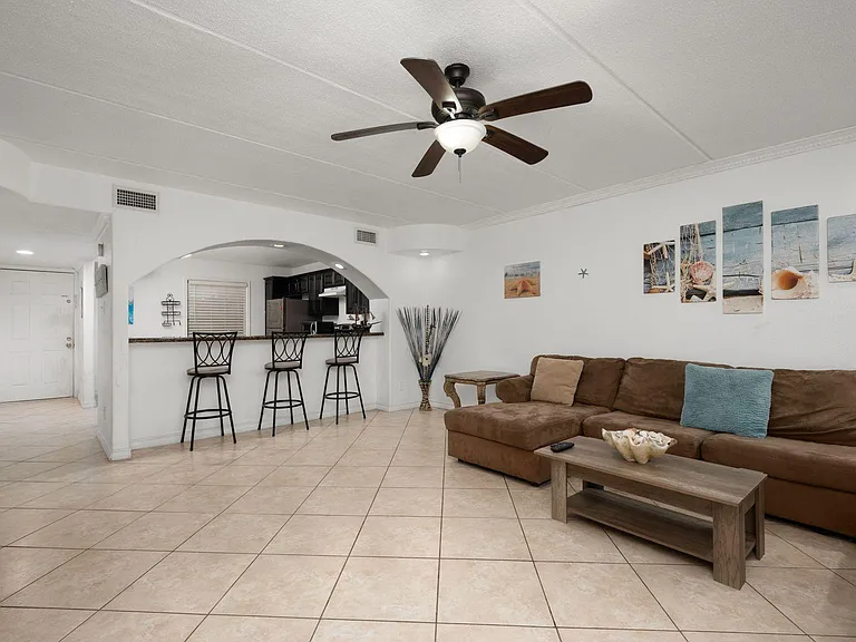 104 E Parade Dr #6 — Photo 16